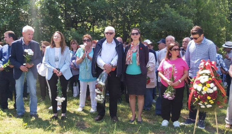 Активисти и симпатизанти на БСП почетоха паметта на партизаните и