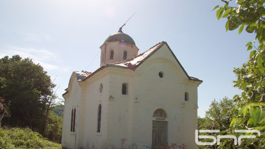 В берковското село Мездрея искат да възстановяват църква на над 120