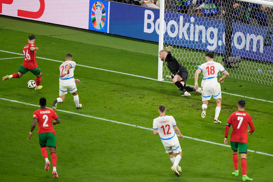 Португалия измъкна изключително трудна победа с 2 1 срещу Чехия