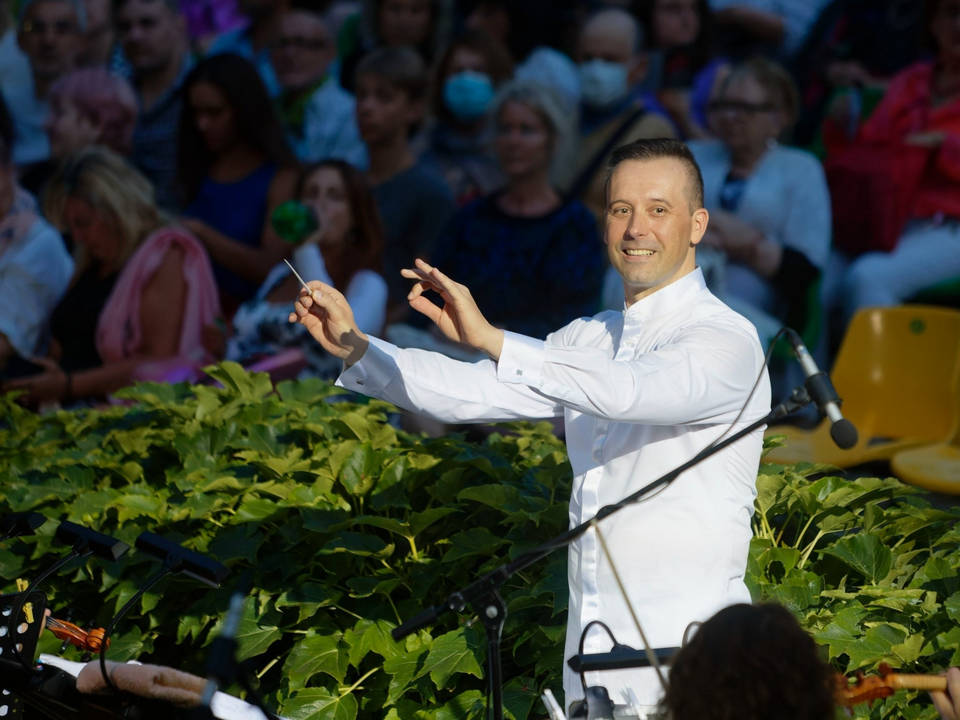 Държавната опера в морската столица ще подари на жителите и