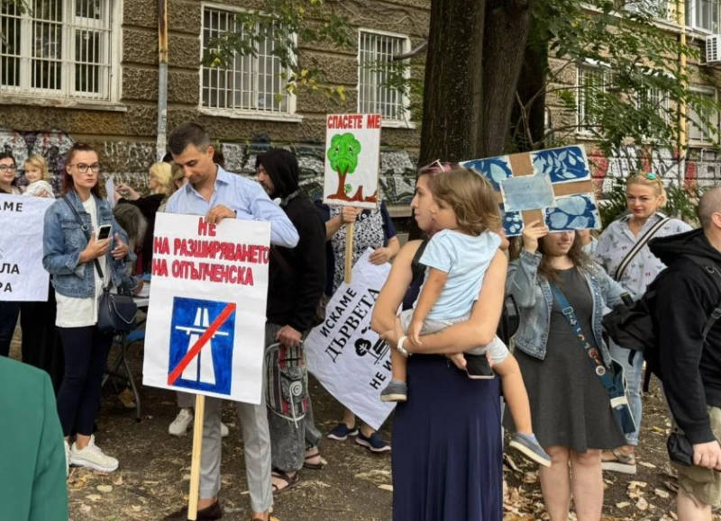 Жители от района на ул Опълченска от бул Тодор Александров