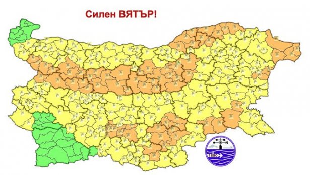 Оранжев код за бурен вятър в сряда Това обявиха от