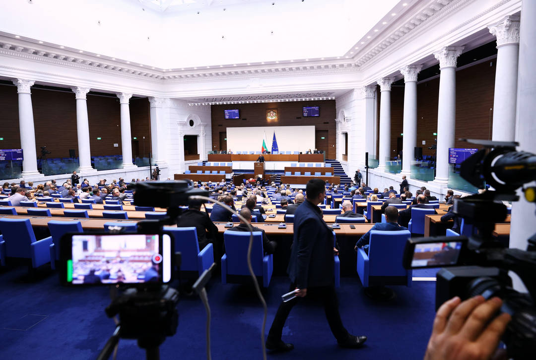 Парламентът продължава да е нещо средно между Ганкиното кафене и