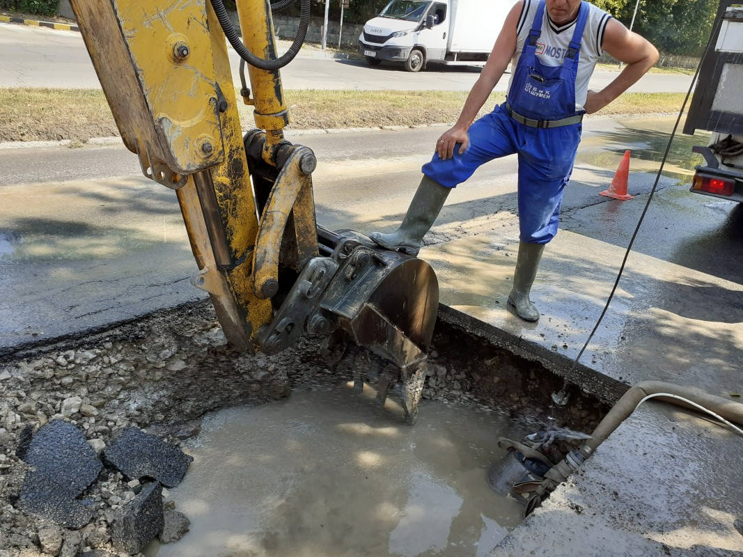 България пилее ценен и намаляващ заради сушата воден ресурс тъй