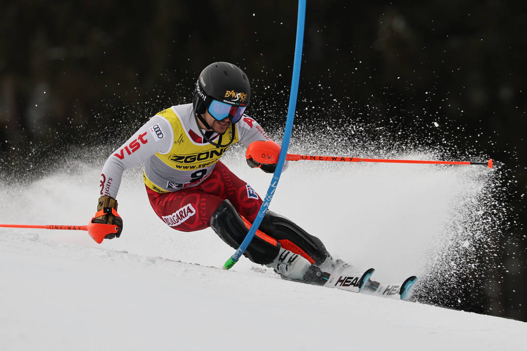 Алберт Попов се класира 18 и в слалома от Световното по