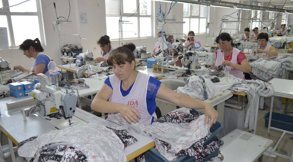 Китайските дрехи със съмнително качество и много ниски цени нанесоха