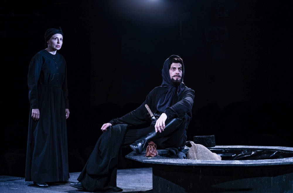 Спектакълът Наблюдателите Хипотеза за отвъдното от Константин Илиев поставен за