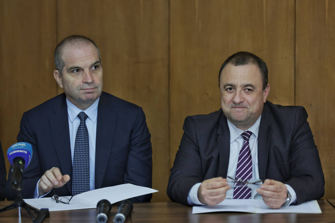 Цялостното изграждане на Околовръстния път на София както и магистралите