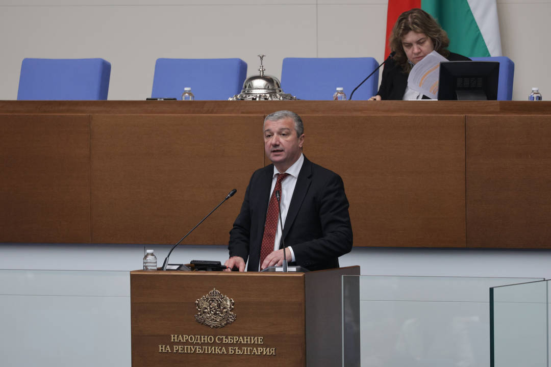 Народното събрание се събра вчера на извънредно заседание в опит