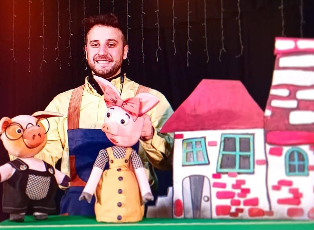 Спектакълът на Драматично кукления театър в Силистра Трите прасенца гостува в