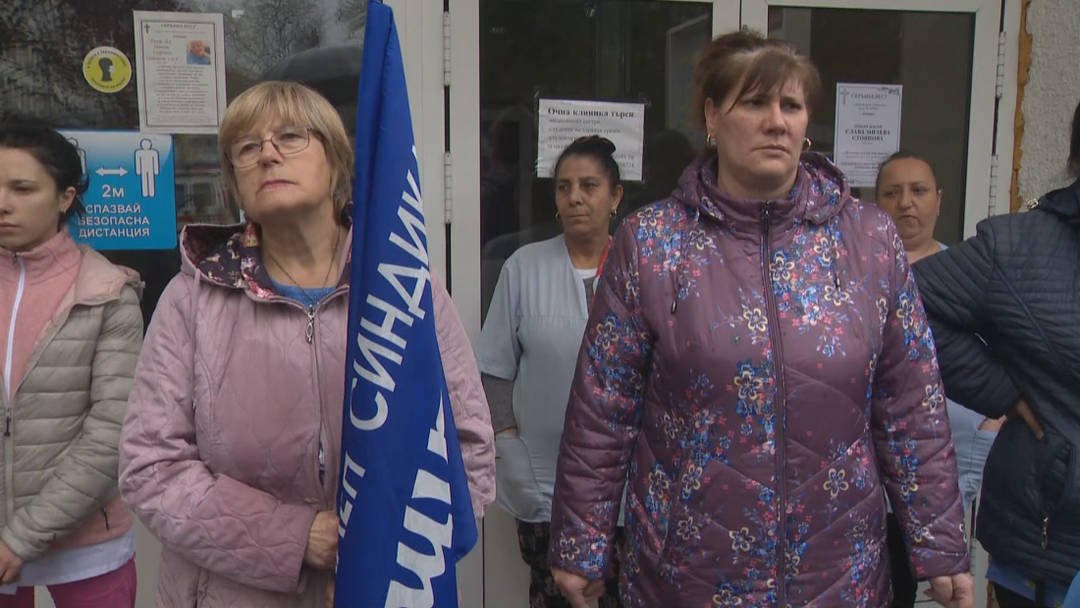 Медици и здравни работници излязоха вчера на пореден протест заради