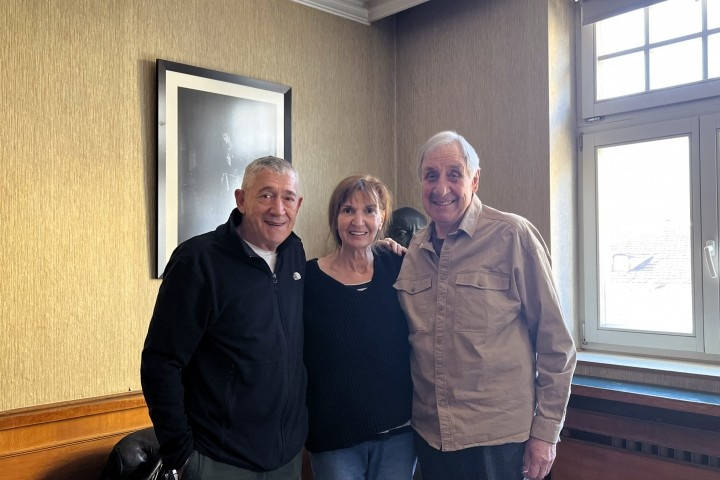 Мъгла в Бейкърсфийлд от Стивън Закс поставя Ивайло Христов в