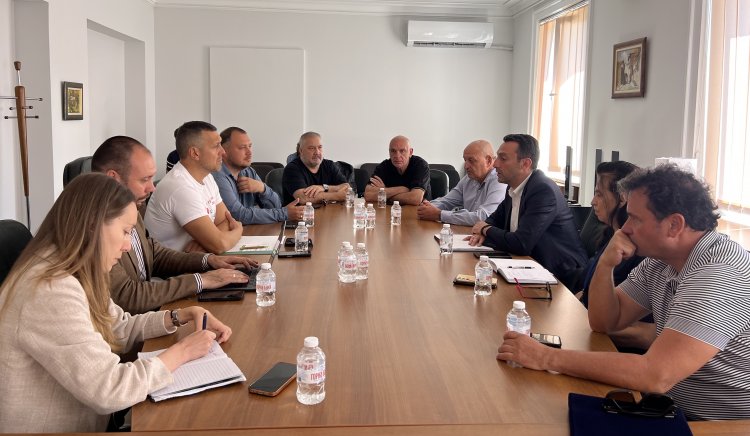 Съвместната работа между Министерството на младежта и спорта Националното сдружение