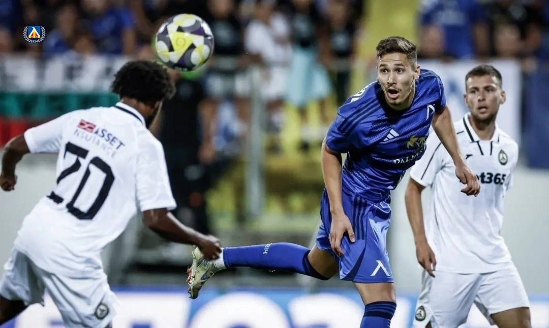 Левски се върна на върха в Първа лига В III