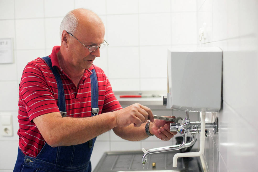 Френският премиер Себастиан Льокорню обяви че ще предложи на парламента
