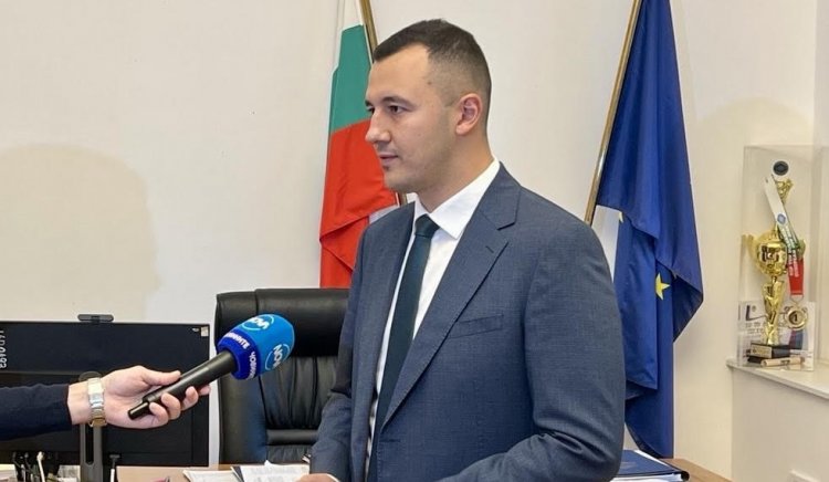 Около 100 хиляди доброволци в България чакат закон който да