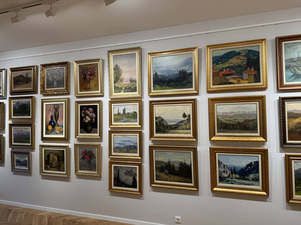 Традиционната изложба Картини за всеки дом представя до 27 януари