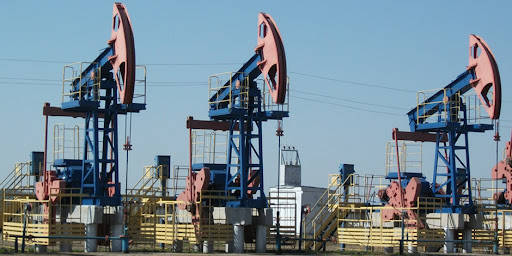 Анализатори предупреждават че през 2026 г световният пазар на петрол