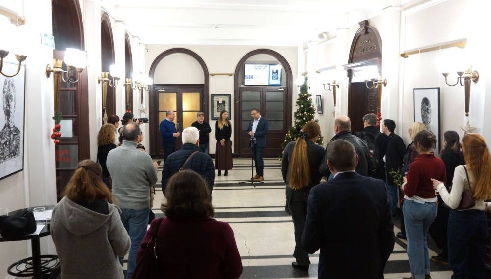 Изложбата Предчувствие за портрет на художника Станислав Божанков бе открита