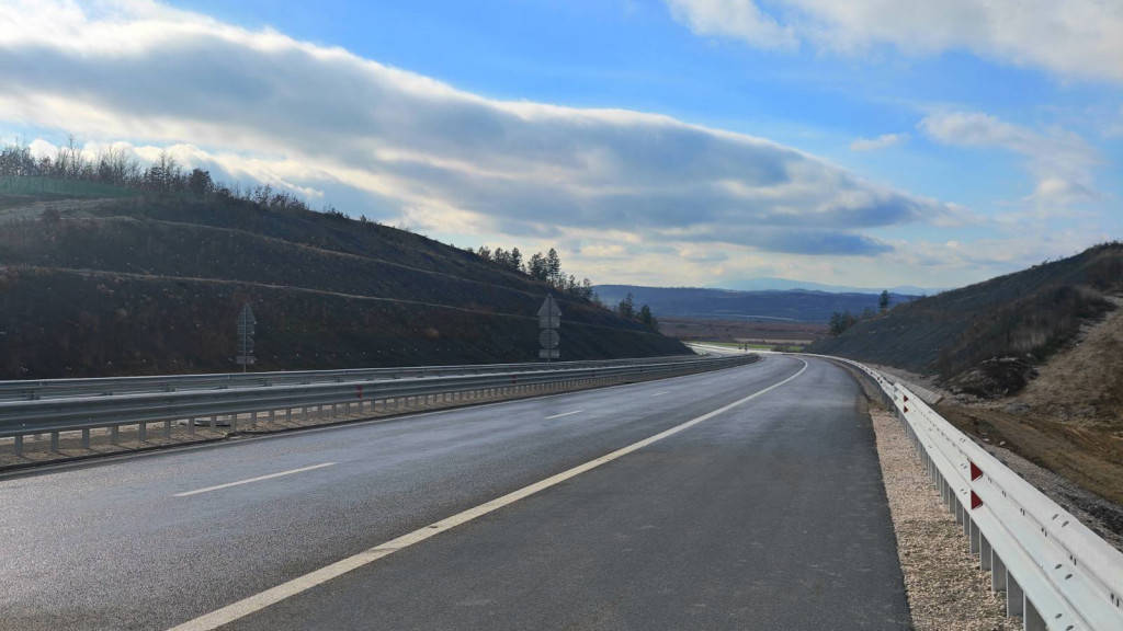 Движението по 3 километровата отсечка на магистрала Хемус от пътен