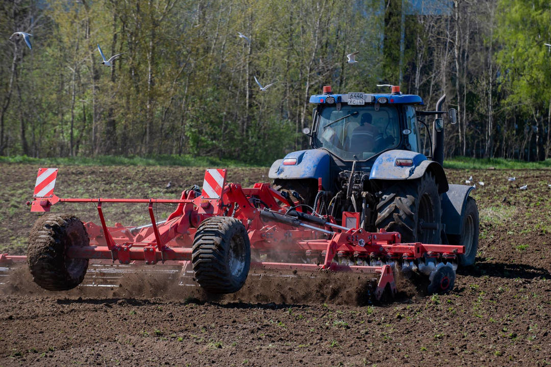 Деловой Петербург Финландските фермери складират торове в очакване на рязко