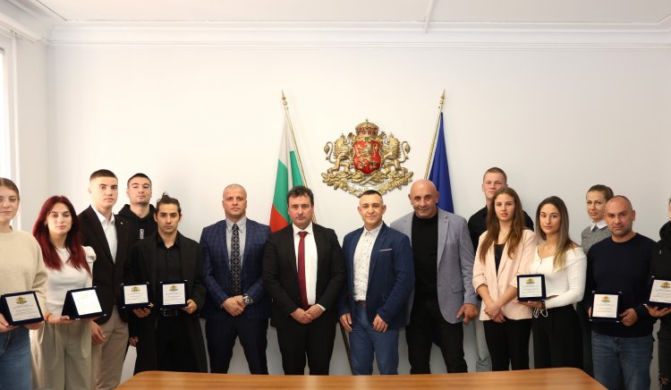 Заместник министърът на младежта и спорта Димитър Георгиев връчи почетни