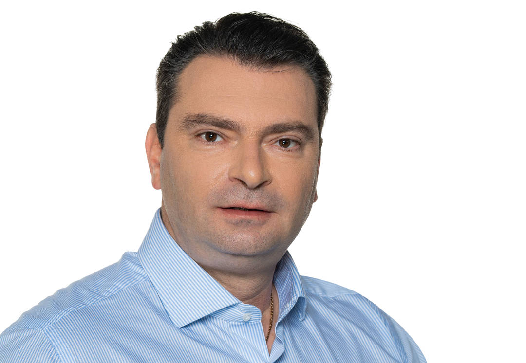 Калоян Паргов е роден през 1977 г в Пловдив Завършил