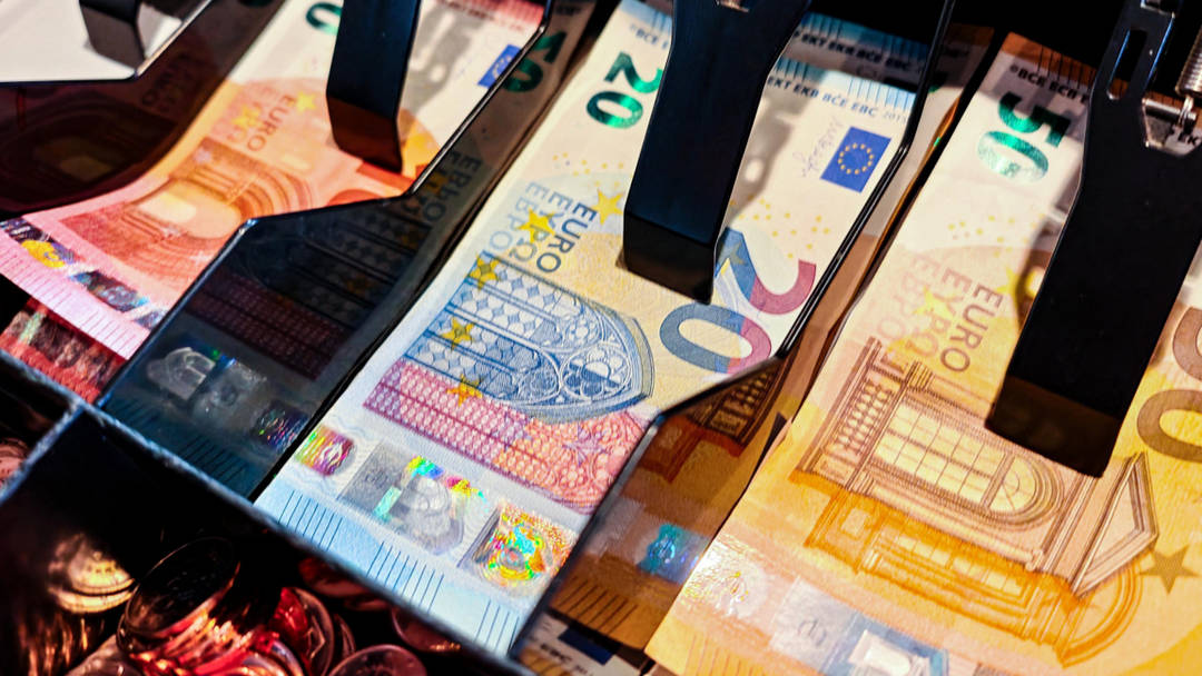 Стартовите комплекти с български евромонети които банките и пощите започнаха