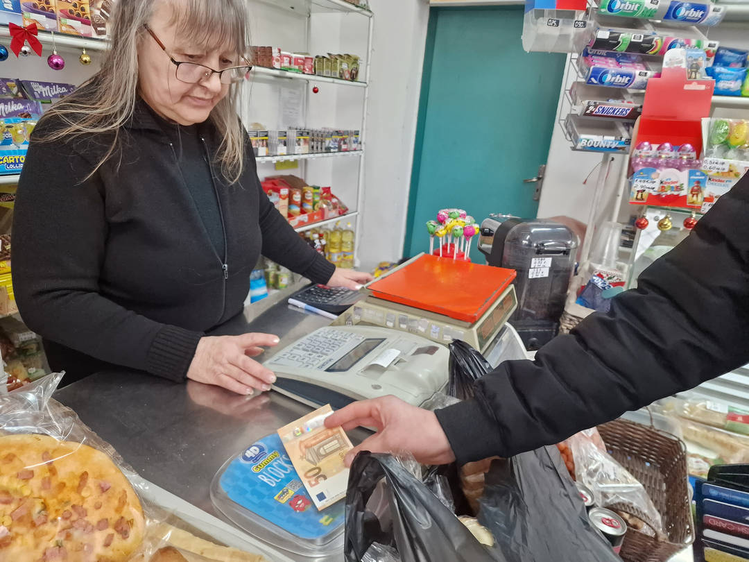 Стартовите комплекти с български евромонети които банките и пощите започнаха