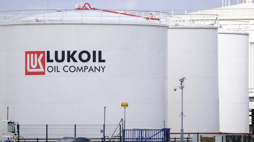 Американският петролен гигант Шеврон и фондът за частни инвестиции Куантум