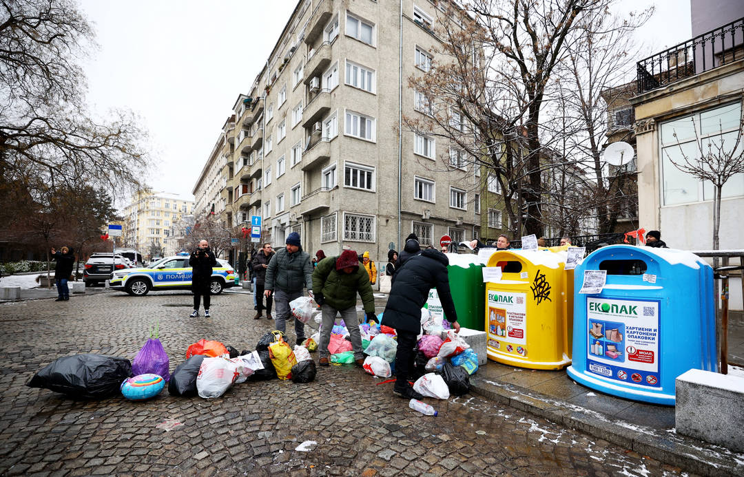 Напрежението около кризата със сметосъбирането в София ескалира след като