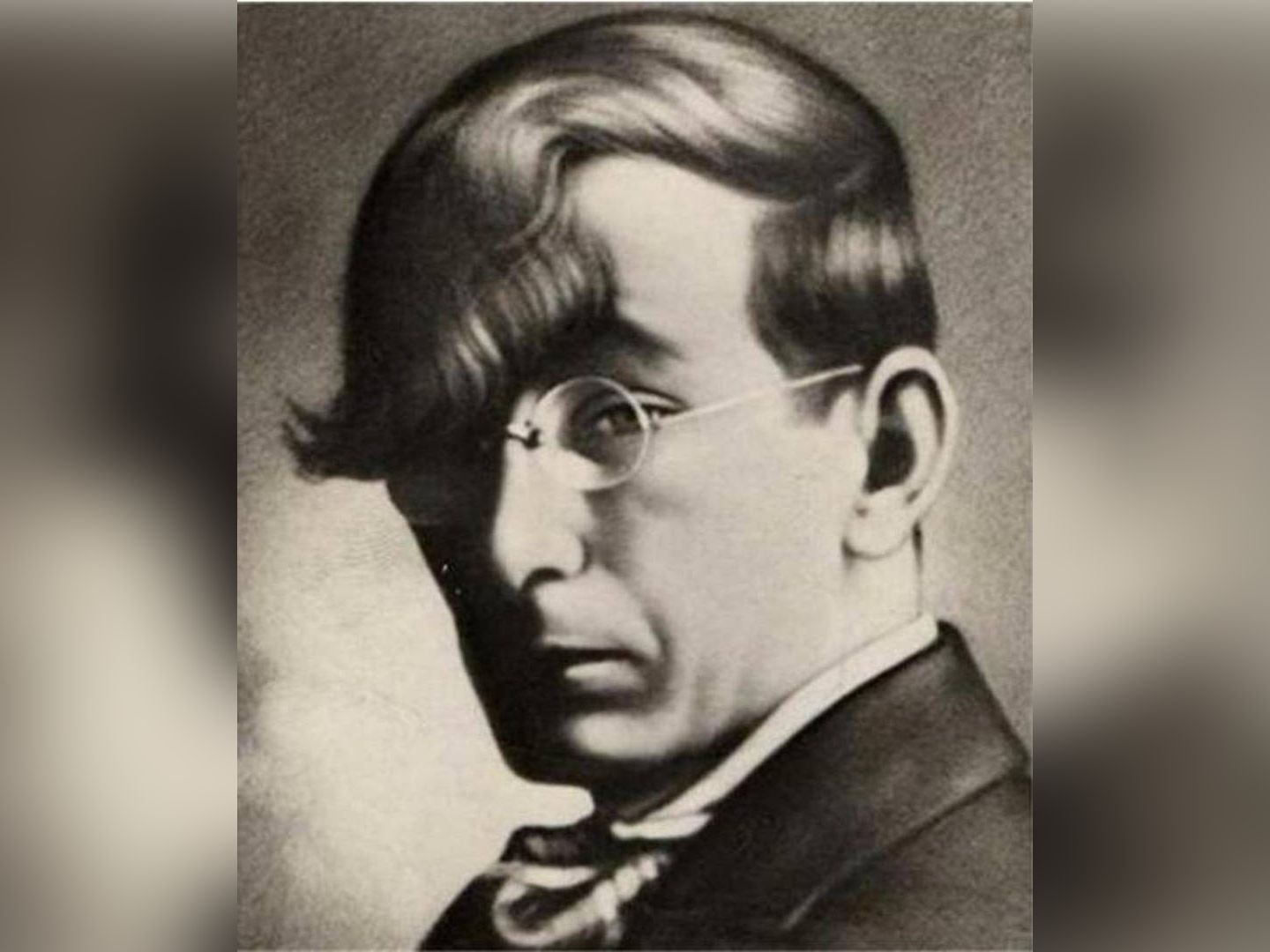 През 20 те години на ХХ в българското общество преживява