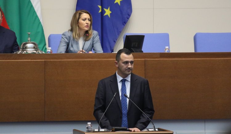 Народното събрание прие единодушно на две гласувания в едно заседание