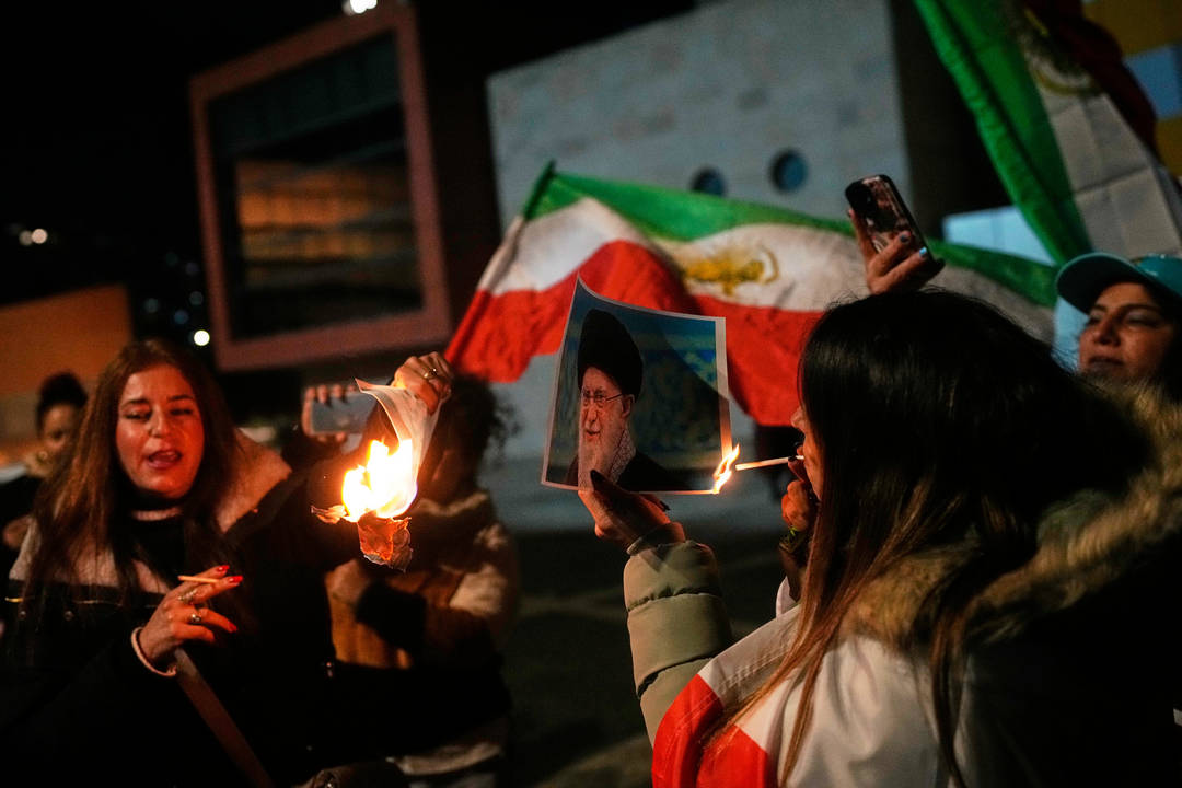 Засилват се признаците за военен удар на САЩ срещу Иран