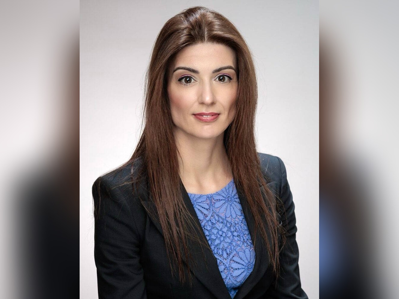 НИНА ДИМИТРОВА е родена през 1982 г в София Магистър