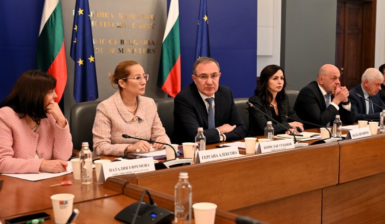 Темата за пенсионната система е много чувствителна за обществото и