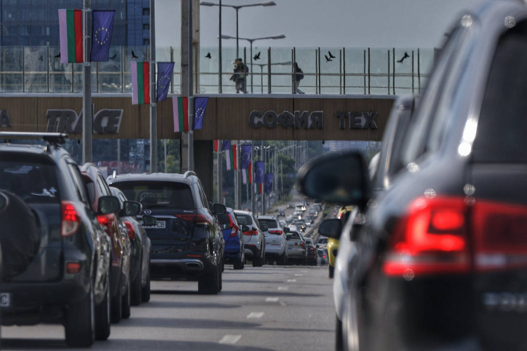 Лилия Чалева Дир бгВсеки делничен ден стотици хиляди българи започват