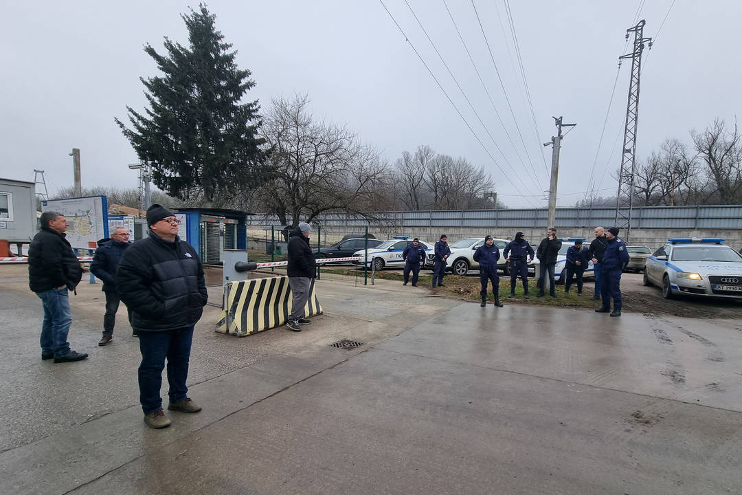 Запечатването на линията за производство на ПДЧ във великотърновското предприятие