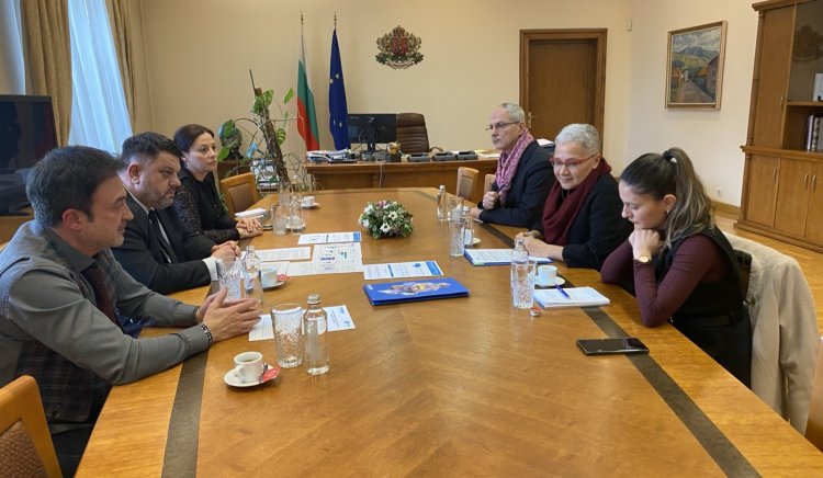 Заместник министър председателят Атанас Зафиров и Седа Кузуджу представител на