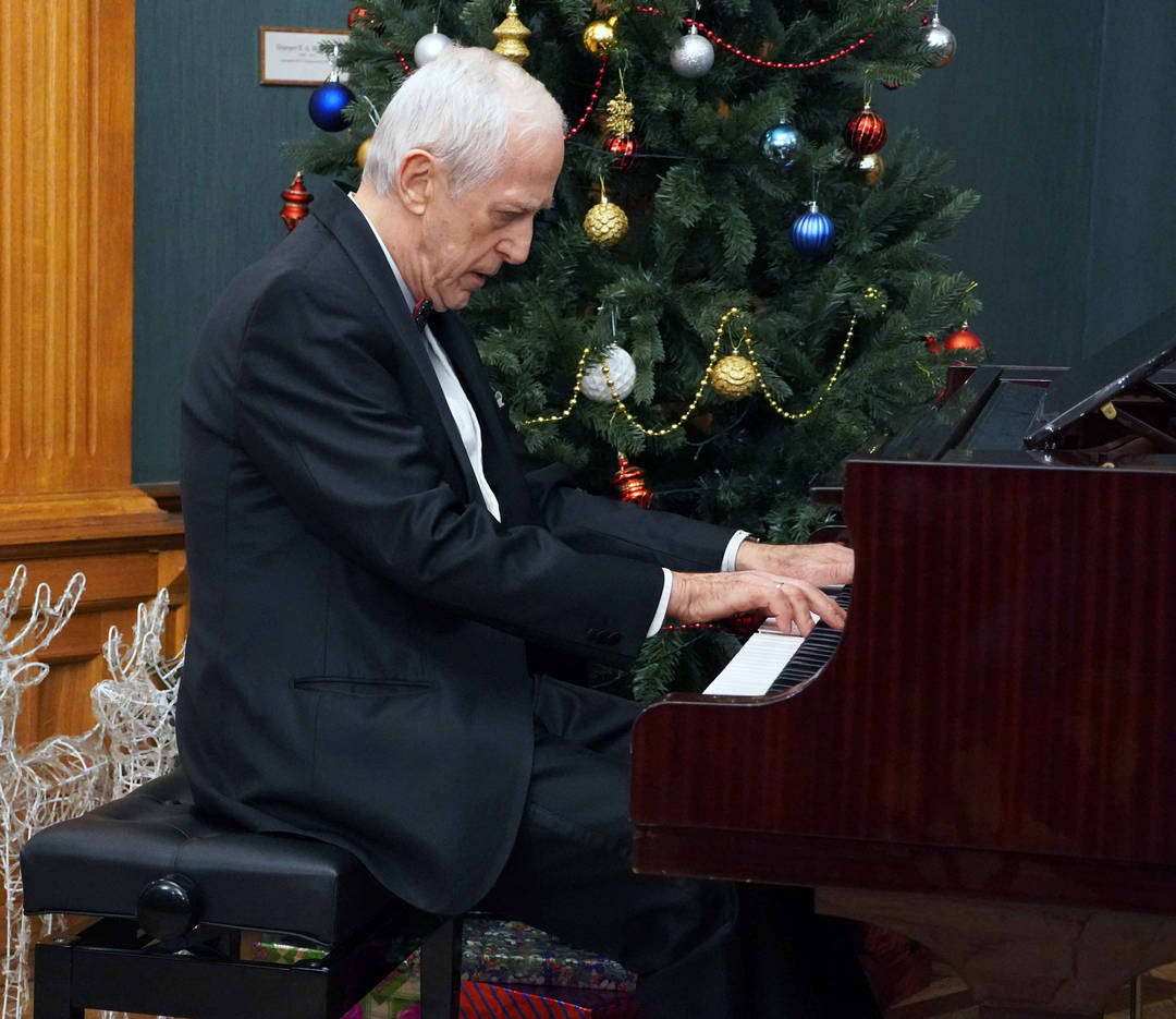 Христо СЪБЕВ МоскваИзвестният български пианист проф Атанас Куртев председател на