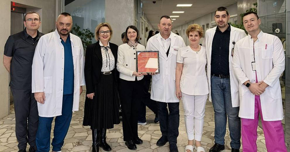 Посланикът на Северна Македония Агнеза Руси Поповска отличи УМБАЛСМ Н