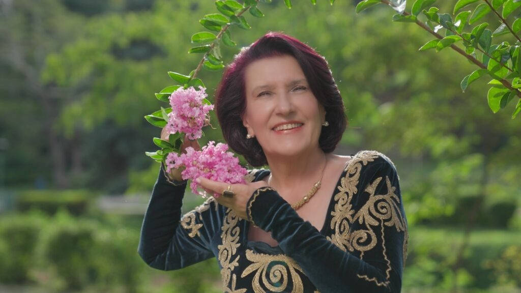 Една от най обичаните български народни песни Садила мома ядено