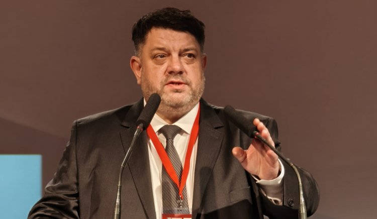 Уважаеми другарки и другари Уважаеми гости Ваши Превъзходителства Заставам пред