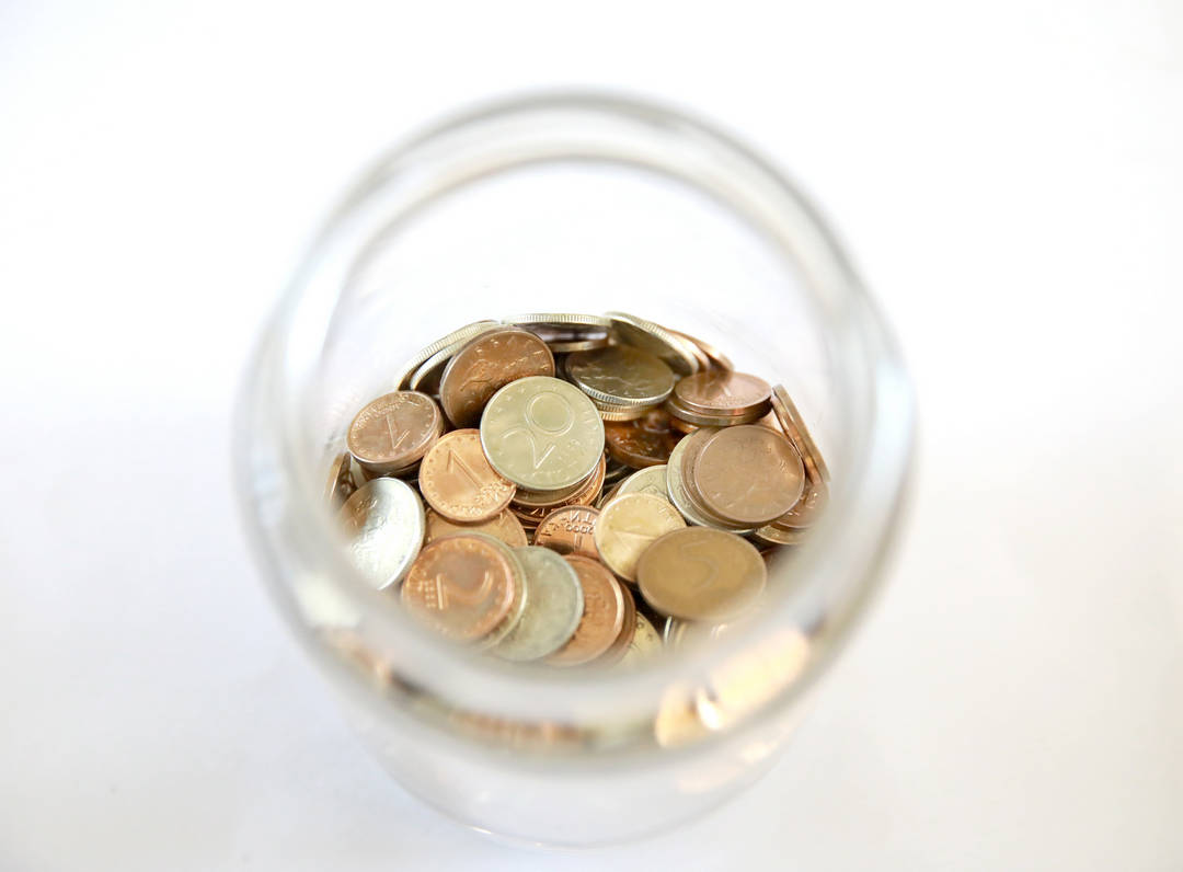 Българите продължават да пазят огромно количество левове както под дюшеци