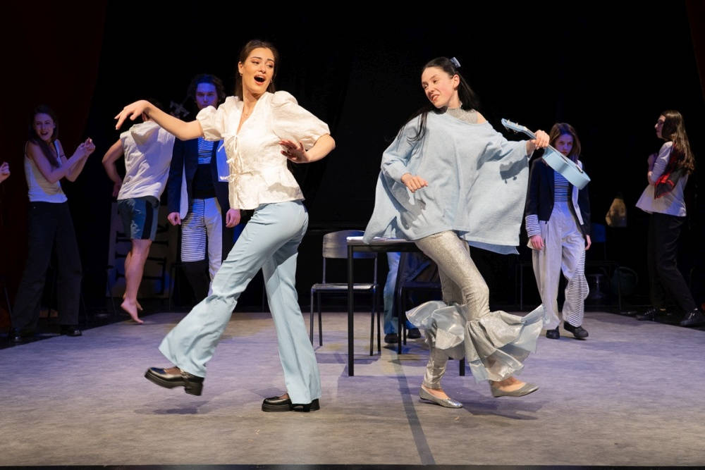 Премиерите на два самостоятелни но концептуално свързани спектакъла 8 есета