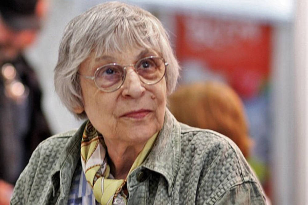 ЮННА МОРИЦ е родена на 2 юни 1937 г в