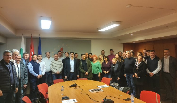   Знайте че  ние сме с вас и ще вложим