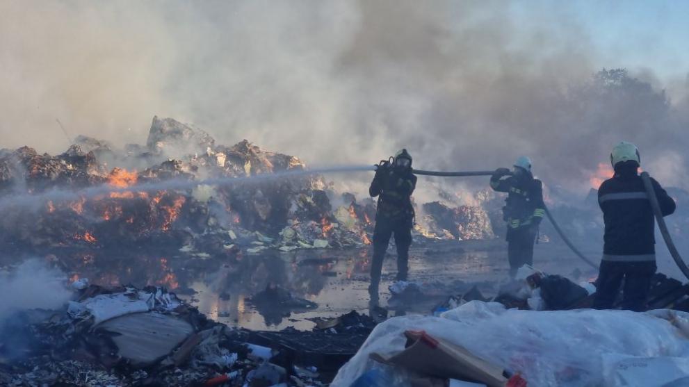 Ситуацията след пожара в база за отпадъци край Стара Загора