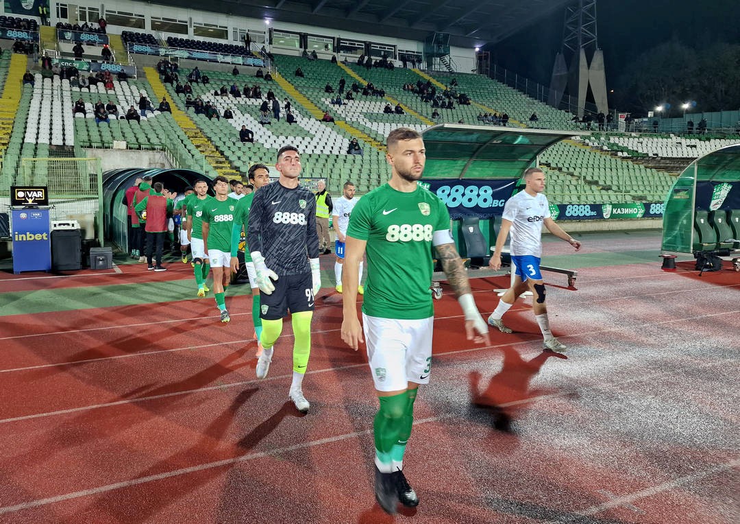 Един от играчите на футболния Берое който носи капитанската лента