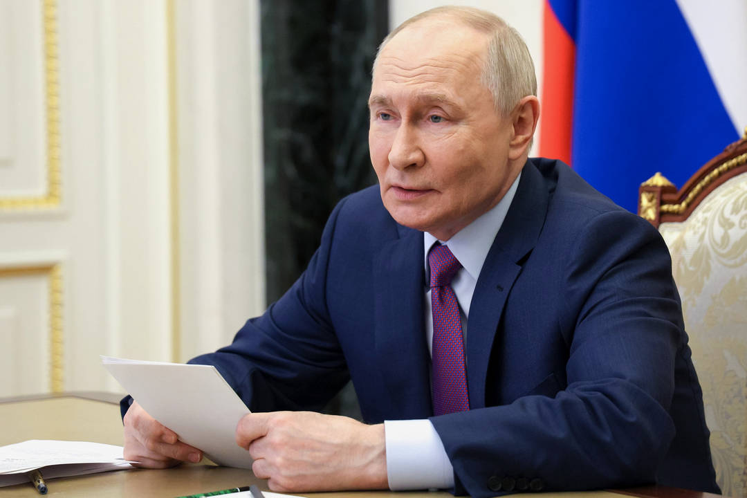 Президентът Владимир Путин отхвърли западните предупреждения че Русия може да